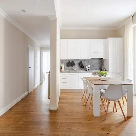 Near The Center With River Views Daire *