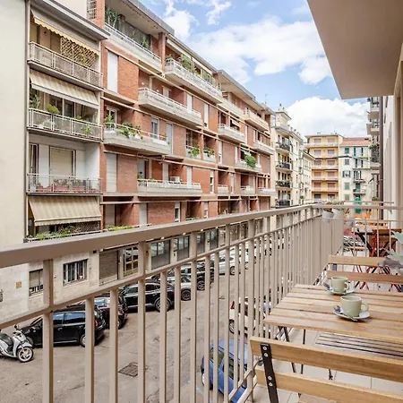 Daire Near The Center With River Views Floransa